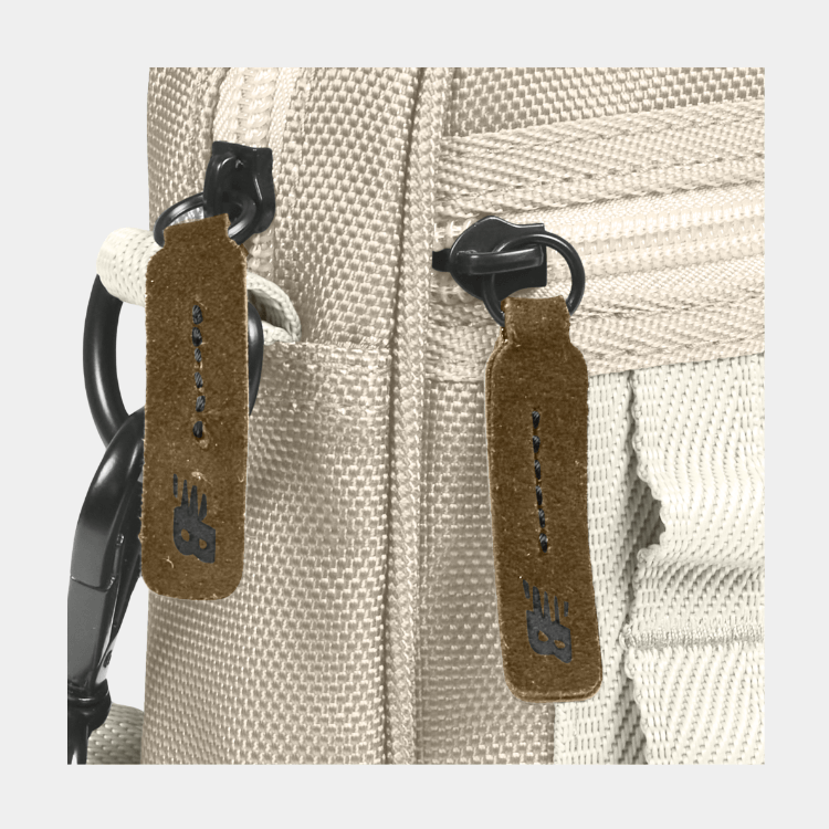 LEGACY ICON, SMALL SLING BAG