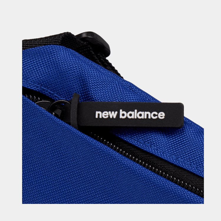 ESSENTIALS - SLING BAG