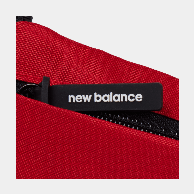 ESSENTIALS - SLING BAG